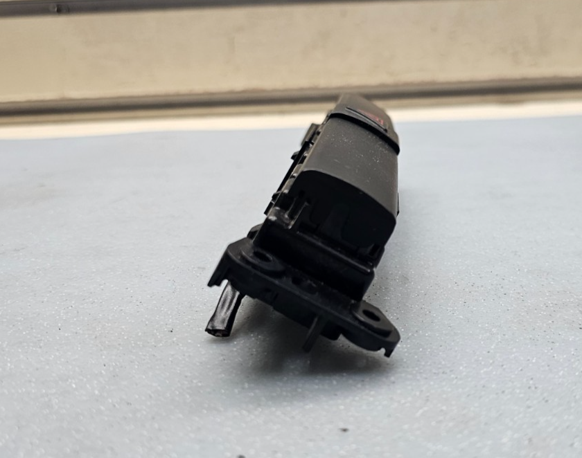 🔥07-10 CHRYSLER SEBRING DODGE AVENGER Dash Emergency Hazard Light Switch OEM