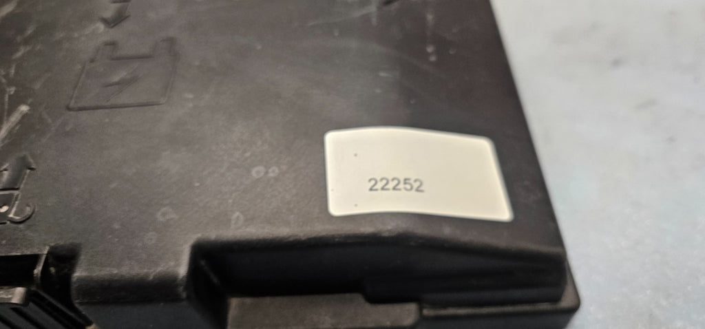 🔥15-17 Chrysler 200 ENGINE POWER DISTRIBUTION FUSE RELAY BOX CONTROL MODULE