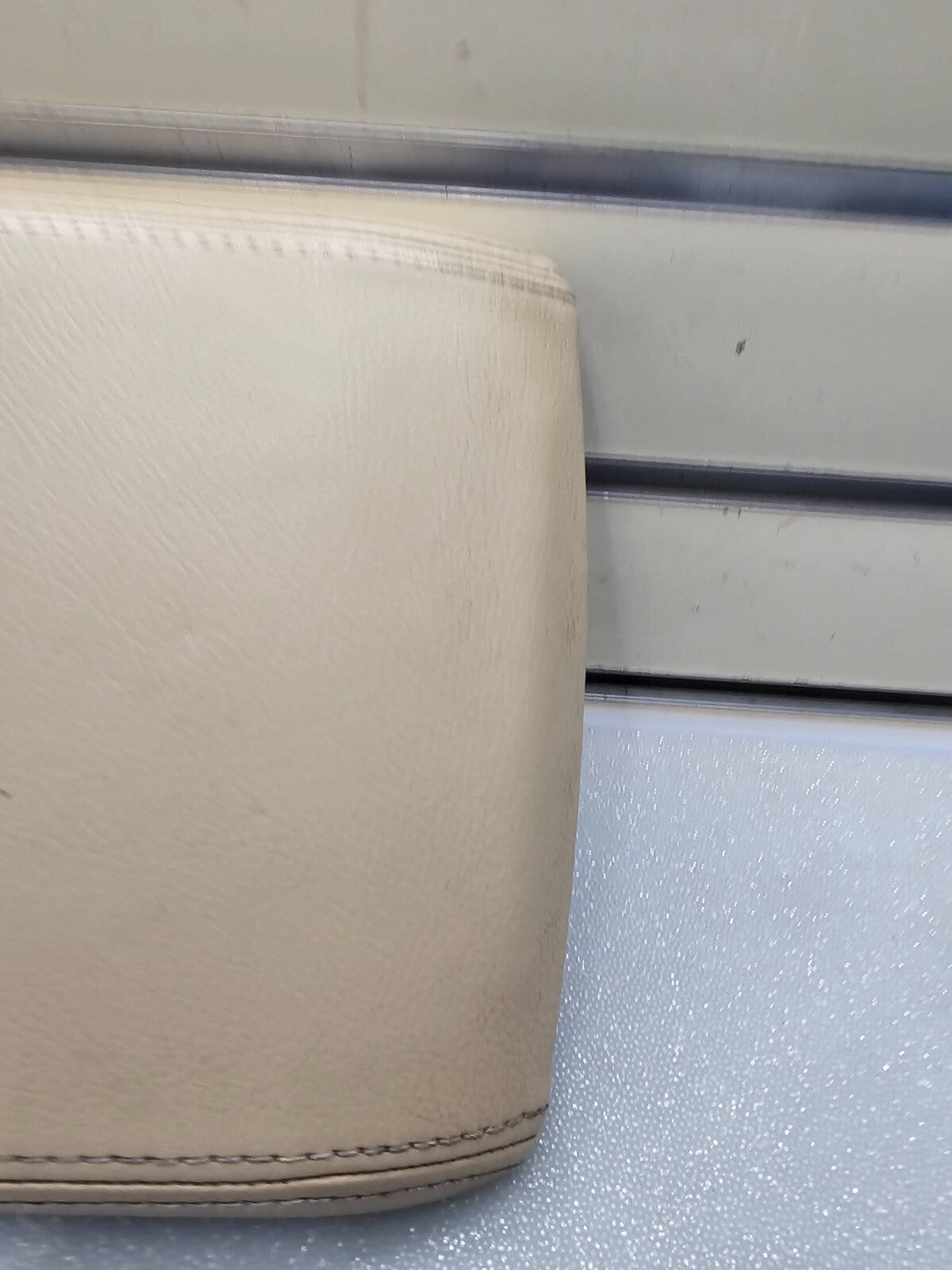 03-05 LINCOLN AVIATOR FRONT CENTER CONSOLE LID COVER ARMREST LEATHER TOP PAD TAN