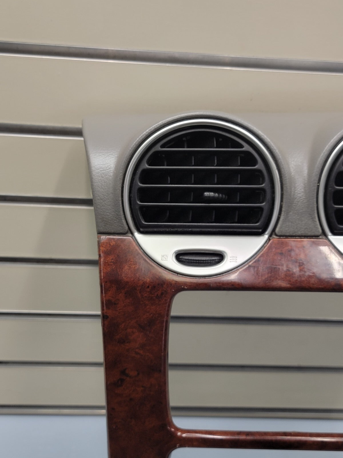🔥03 - 08 GMC ENVOY XL WOODGRAIN FRONT UPPER RADIO DASH VENT BEZEL TRIM B45