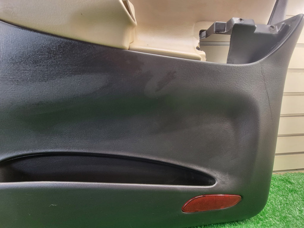 🔥2002-2009 CHEVY TRAILBLAZER Door Panel Front PASSENGER Armrest BLACK/TAN D8
