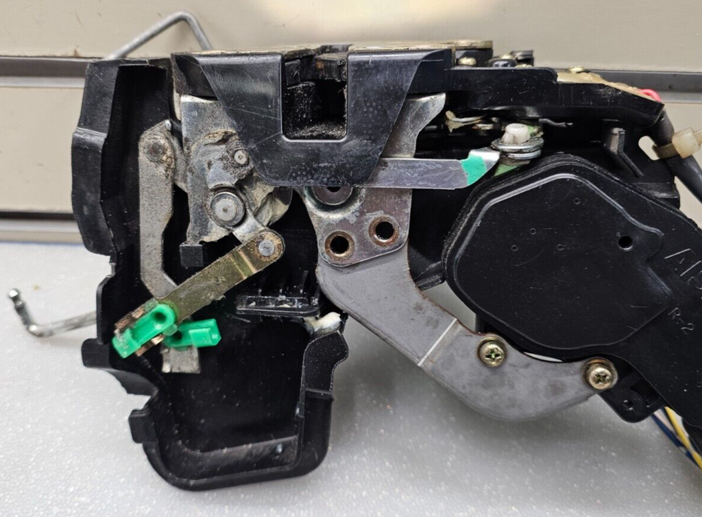 🔥97-01 Toyota Camry 4DR Front Passenger Power Door Lock Actuator Latch Assembly
