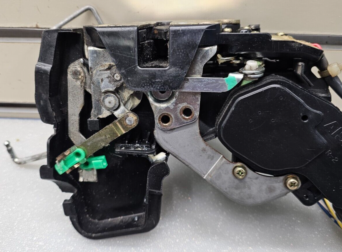 🔥97-01 Toyota Camry 4DR Front Passenger Power Door Lock Actuator Latch Assembly