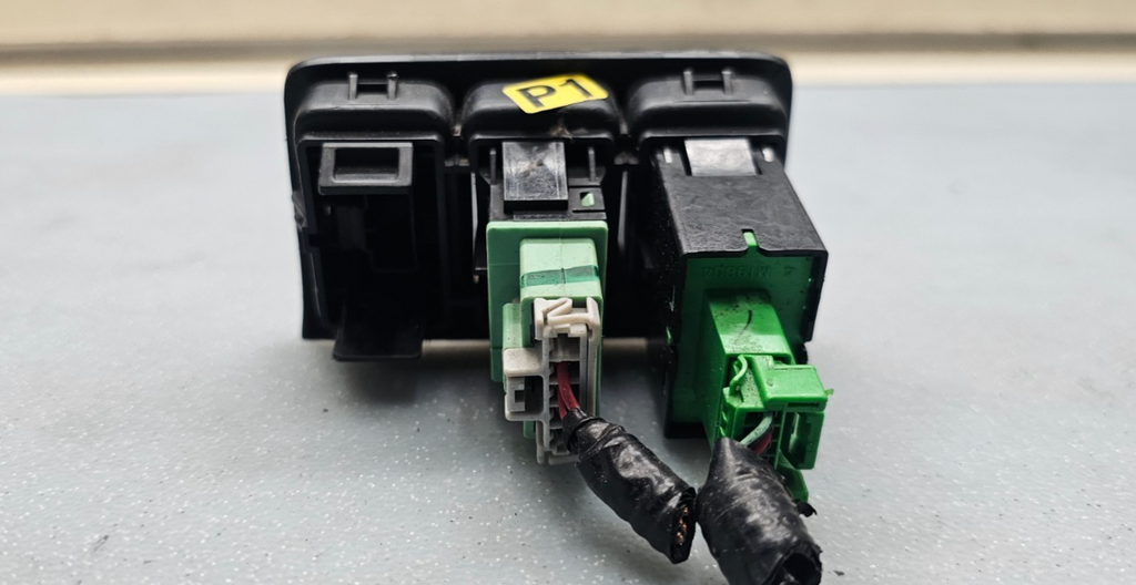 🔥03-06 Honda Accord Dash Control Trim Bezel TCS Sunroof Switch Black