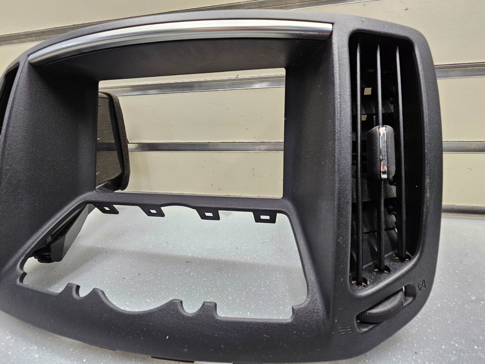 08-13 Infiniti G37 Center Dash Air Vent Navigation Radio Switch Bezel Trim Black