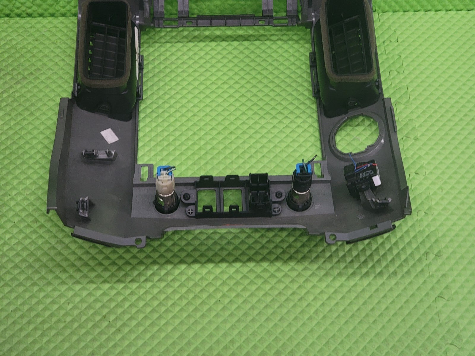 04-06 Nissan Titan Armada Center Dash Radio AC Surround Finisher Bezel Gray B47