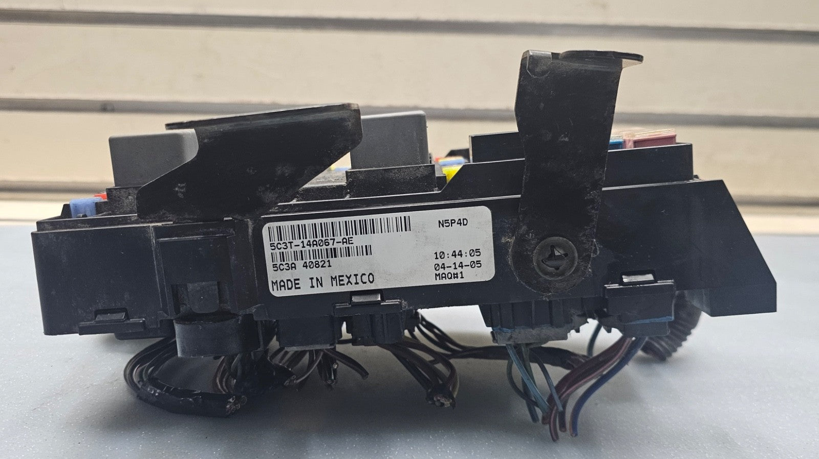 🔥2005 - 2007 FORD F250 / F350 SUPERDUTY FUSE JUNCTION RELAY MODULE  BOX