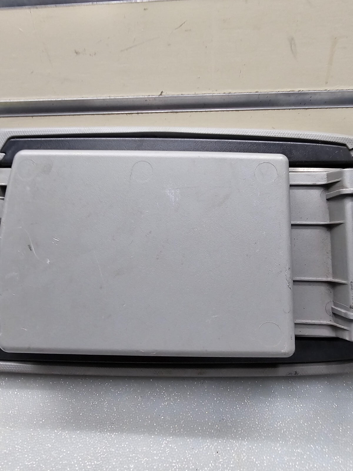 07-10 Chrysler Sebring Center Console Lid Armrest Storage Assembly Top Gray OEM