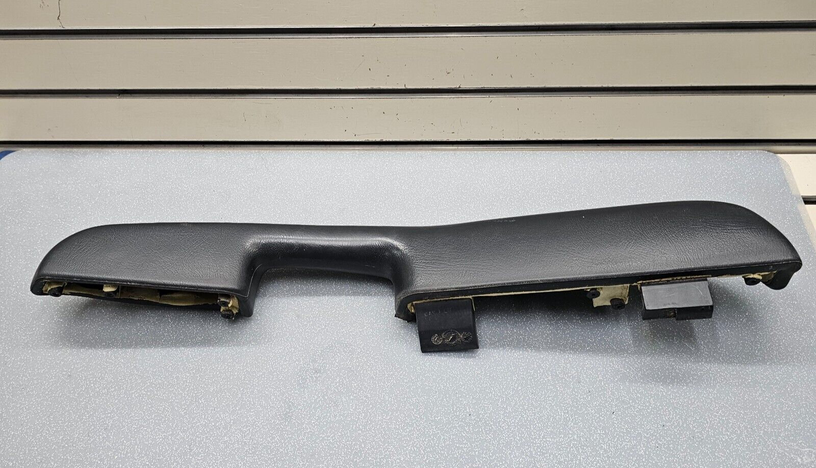 99-06 Chevy GMC Silverado TAHOE Door Panel ARMREST Front LEFT Handle GRAPHITE H3