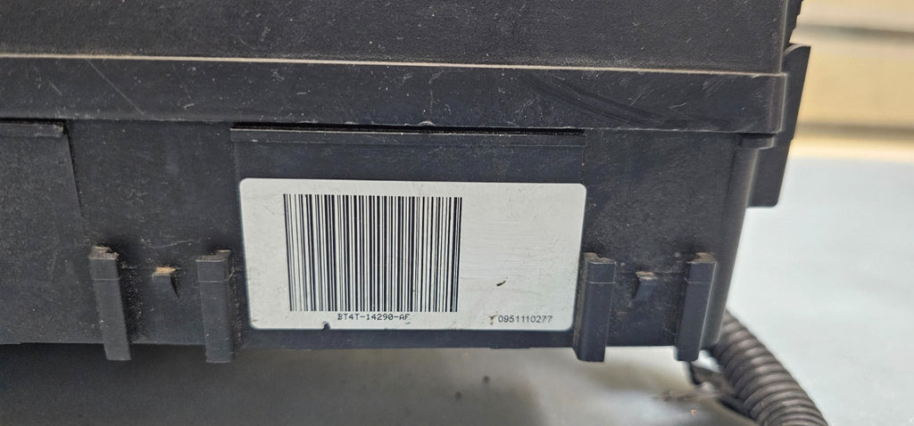 🔥2011 Edge Engine Fuse Relay Box Junction Block Control Integrated Power Module