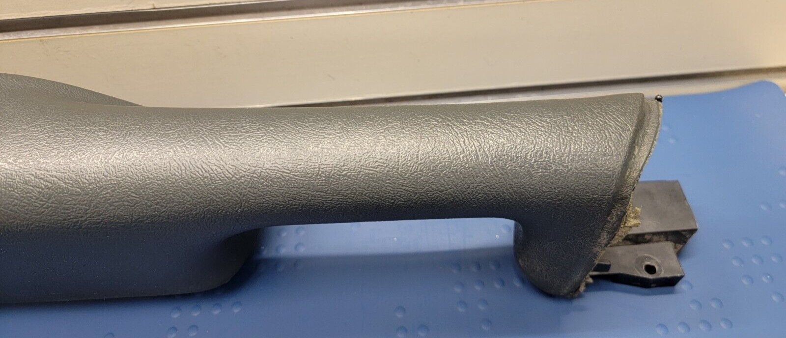 99-02 Chevrolet GMC Silverado Tahoe Front Right Door Armrest Handle graphite H1