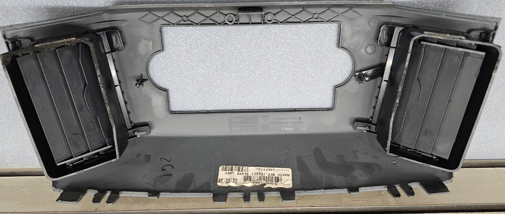 🔥05-07 Grand Cherokee Center Dash AM FM RADIO STEREO TRIM BEZEL PANEL GRAY B30
