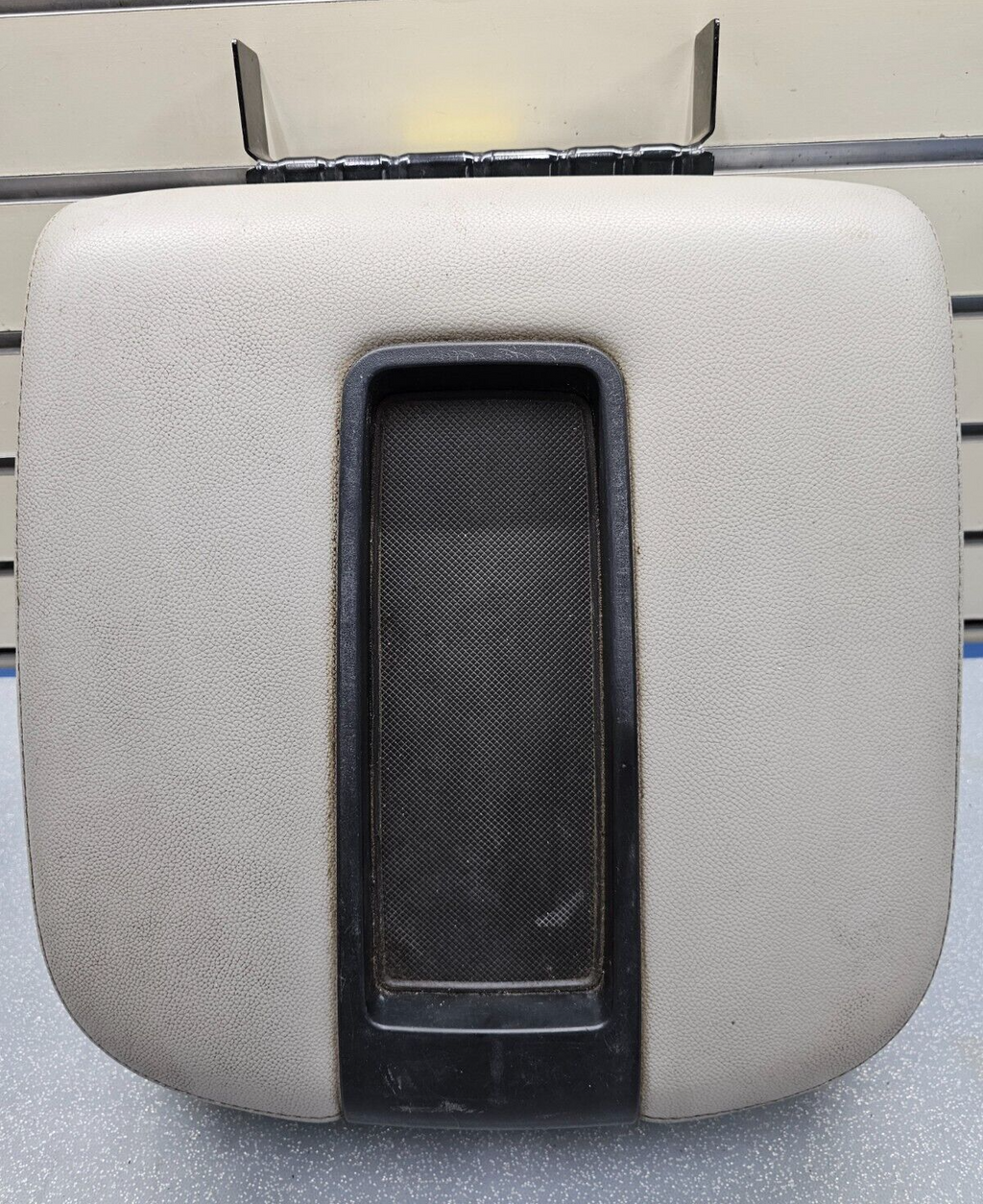 07-14 Silverado Sierra Center Console Armrest Lid Leather Cover Assembly LT GRAY