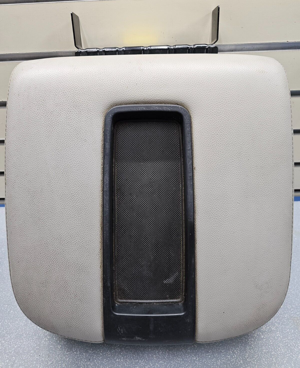 07-14 Silverado Sierra Center Console Armrest Lid Leather Cover Assembly LT GRAY