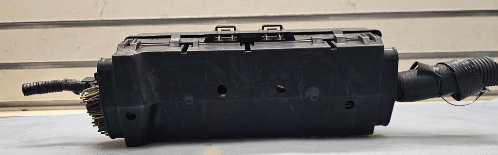 🔥2007 LINCOLN NAVIGATOR Engine Fuse Box Relay Module Junction Integrated Module