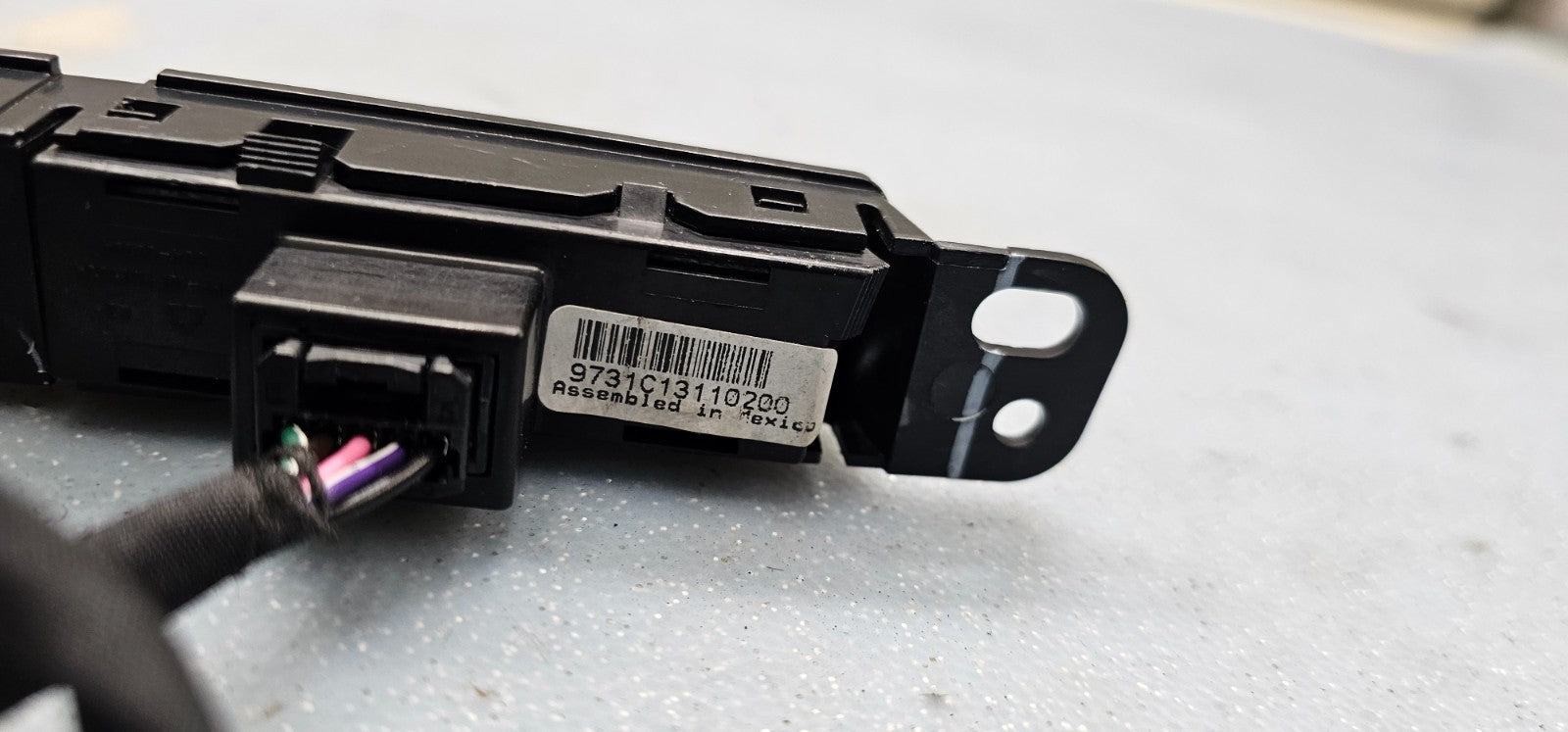 🔥06-24 Acadia Savana Sierra Hazard Light Control Switch Restraint Module PANEL