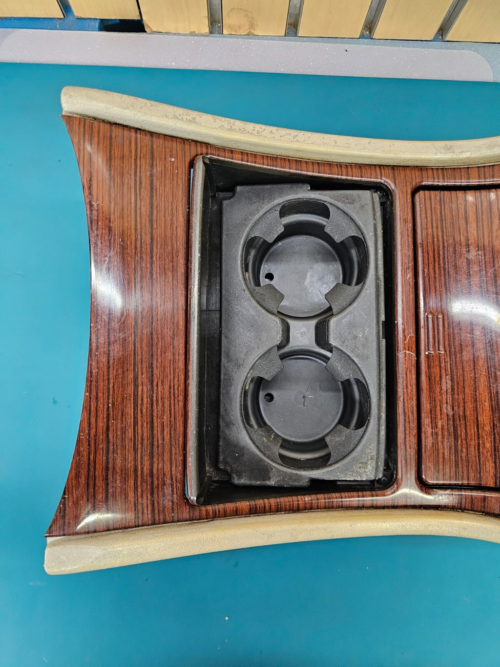 01-02 Cadillac Escalade Lower Center Console Woodgrain Cup Holder Bezel