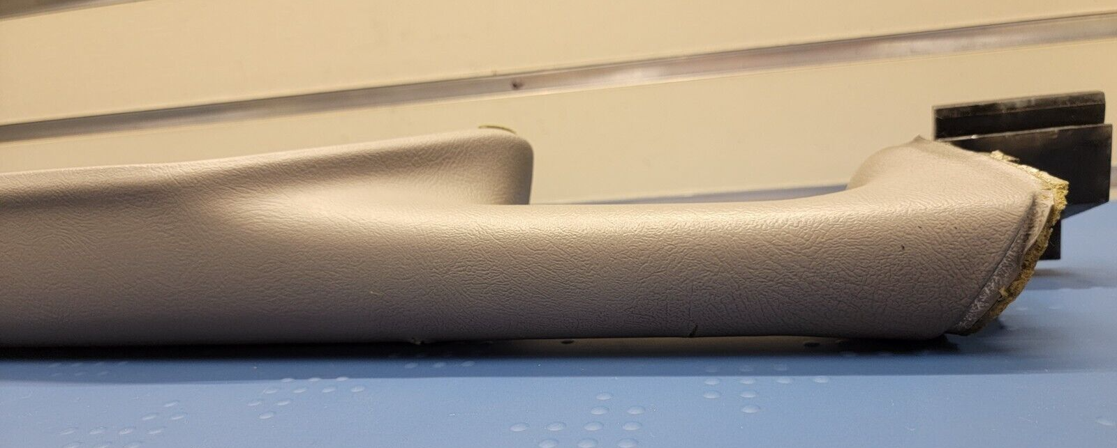 03-06 Silverado SIERRA TAHOE Door Panel ARMREST Front right Handle light gray H2