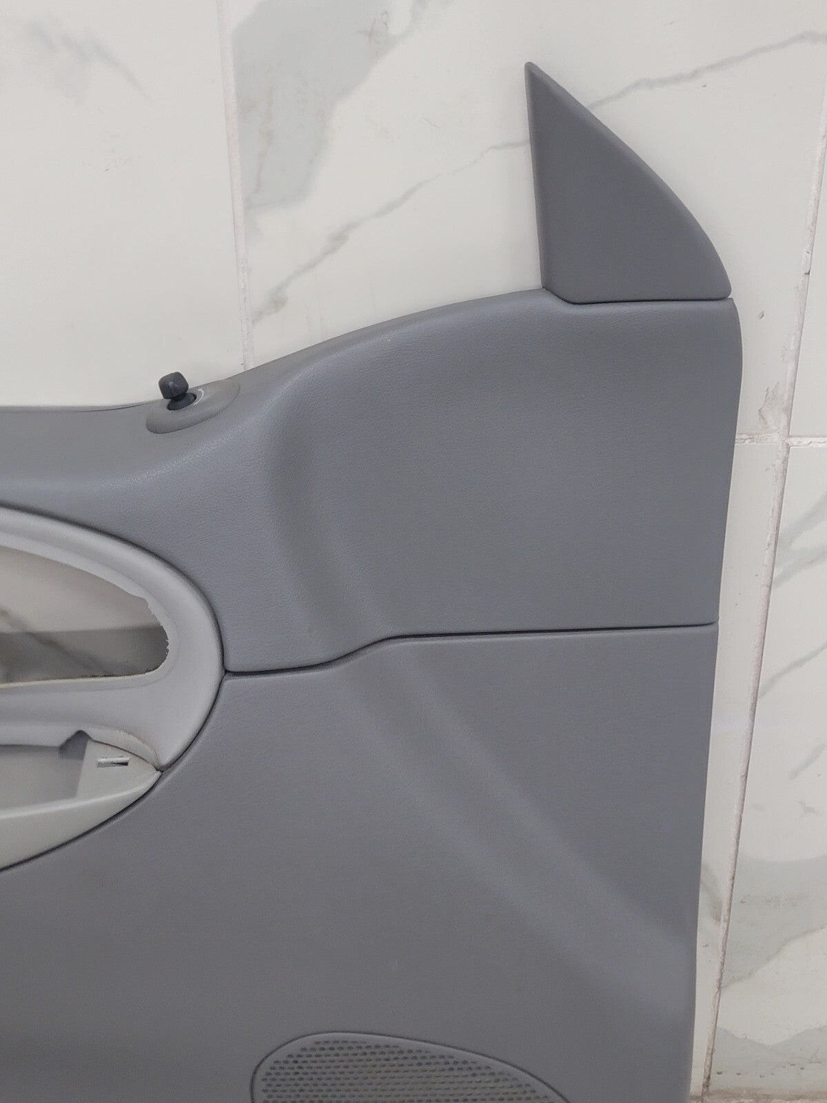 🔥02-09 CHEVY TRAILBLAZER Door Panel  Front LEFT Driver armrest GRAY - silver D8