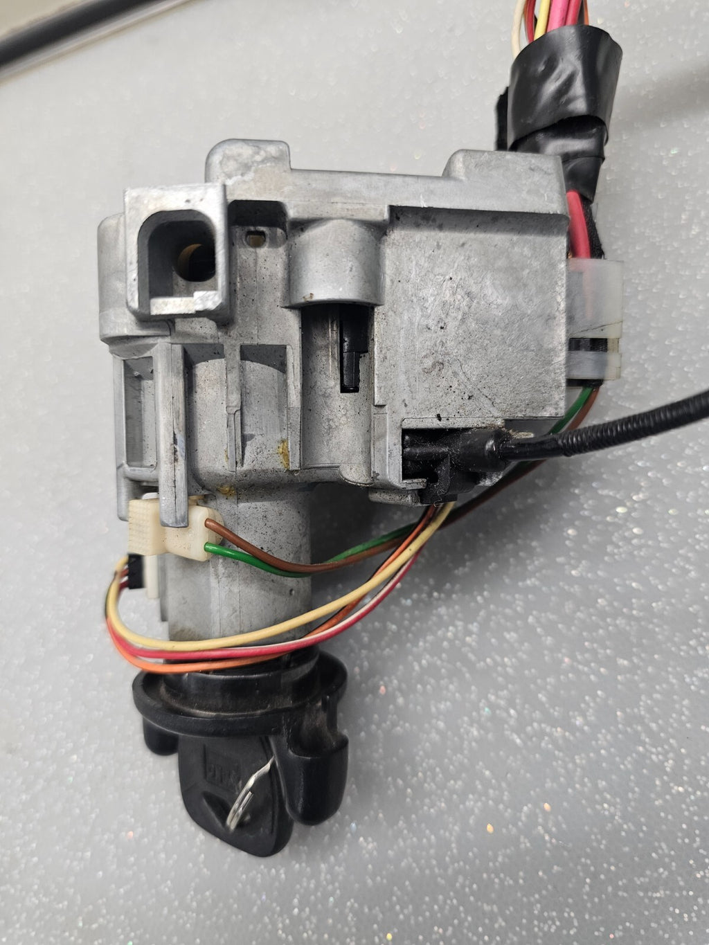 99-02 SILVERADO IGNITION SWITCH LOCK CYLINDER HOUSING ASSEMBLY STEERING COLUMN
