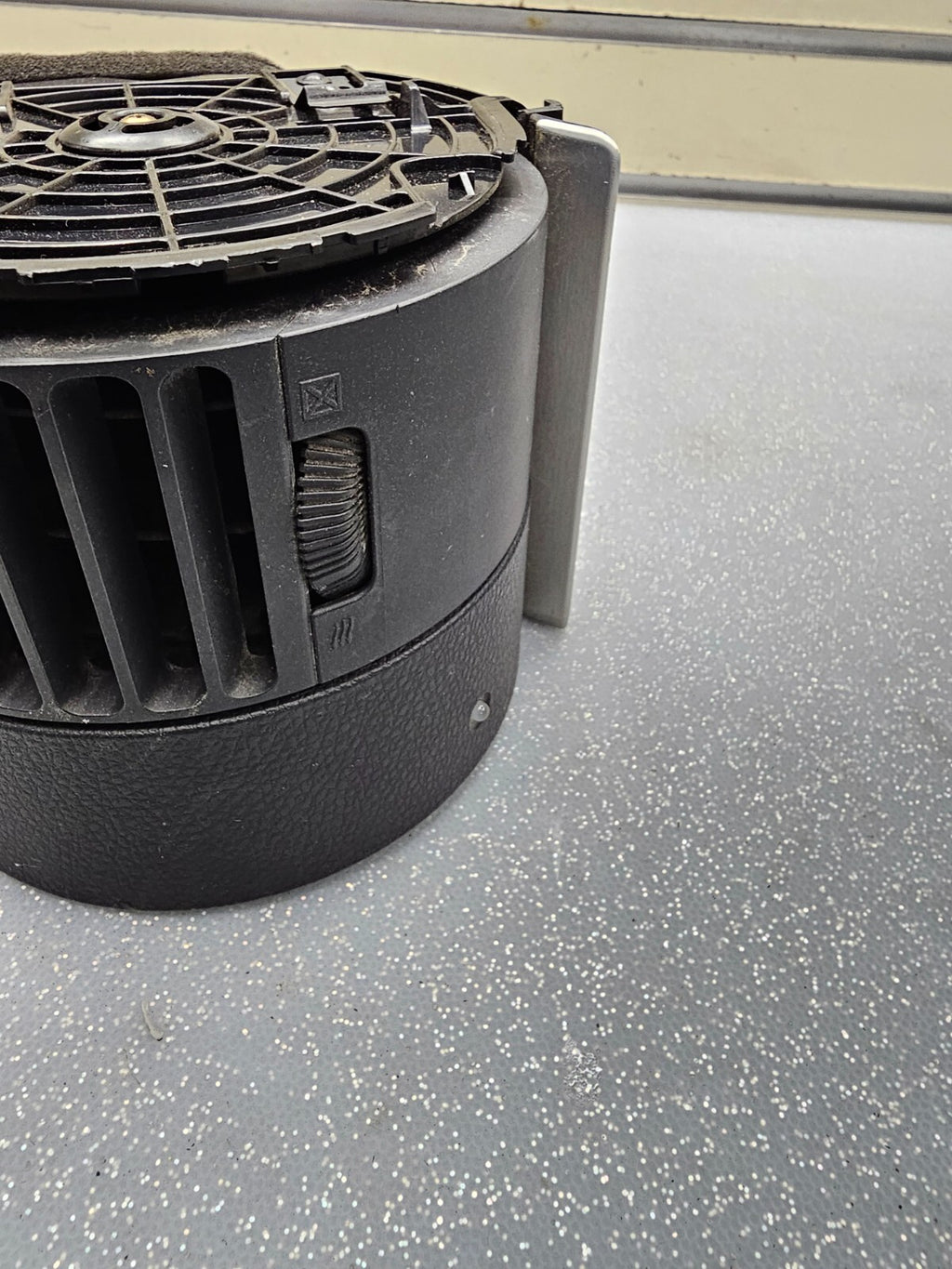 🔥03-06 INFINITI G35 COUPE MIDDLE DASH AIR VENT HEATER CONDITIONING OEM
