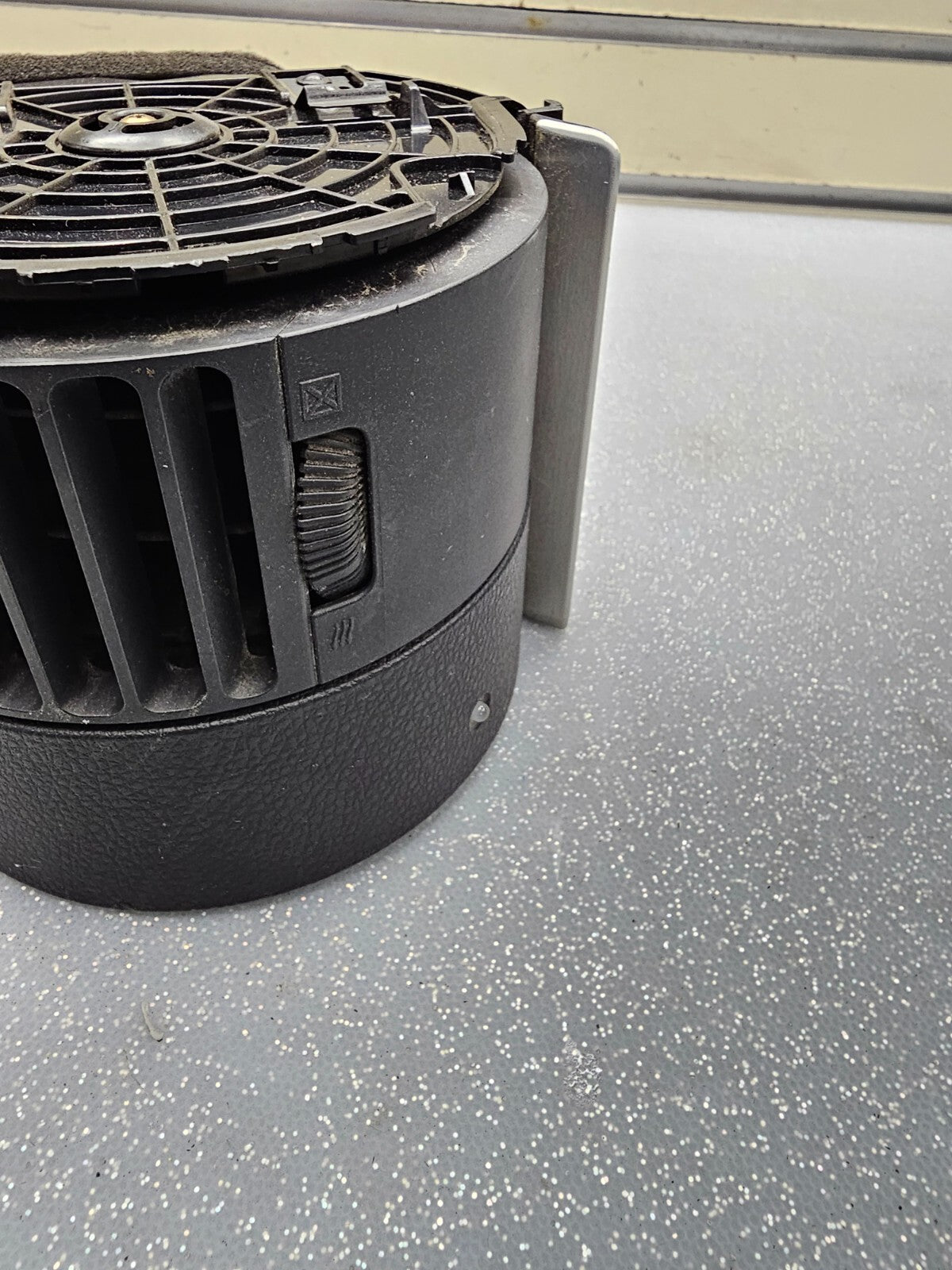 🔥03-06 INFINITI G35 COUPE MIDDLE DASH AIR VENT HEATER CONDITIONING OEM