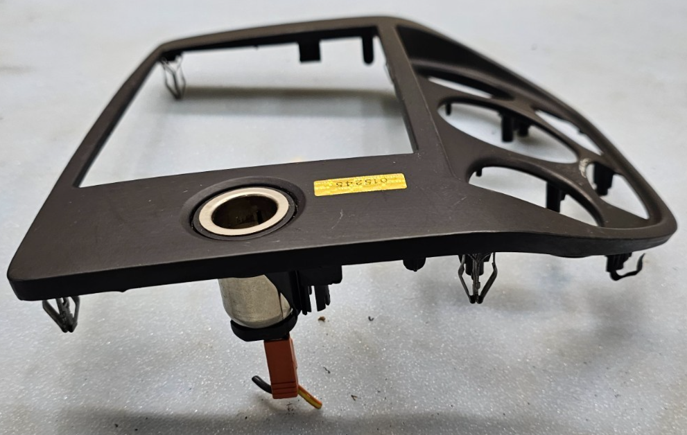 🔥05-07 FOCUS CENTER DASH RADIO STEREO CLIMATE CONTROL BEZEL TRIM PANEL BLACK