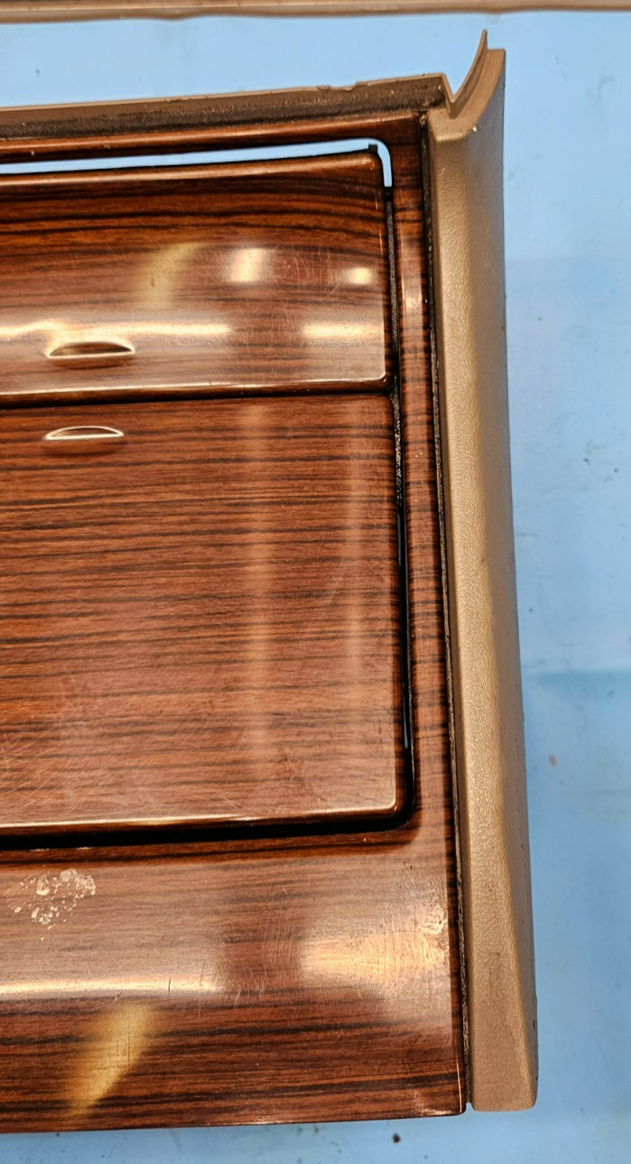 03- 06 Cadillac Escalade Lower Bezel Center Console Cup Holder Panel woodgrain