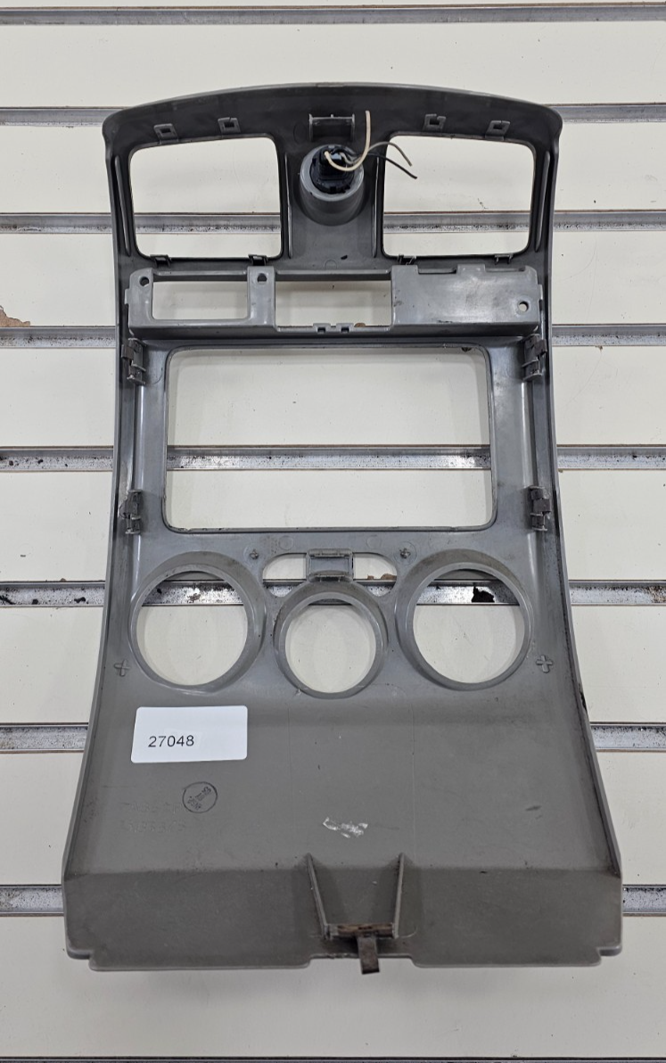 🔥2004-2012 CHEVY COLORADO GMC CANYON CENTER DASH RADIO VENT BEZEL SILVER