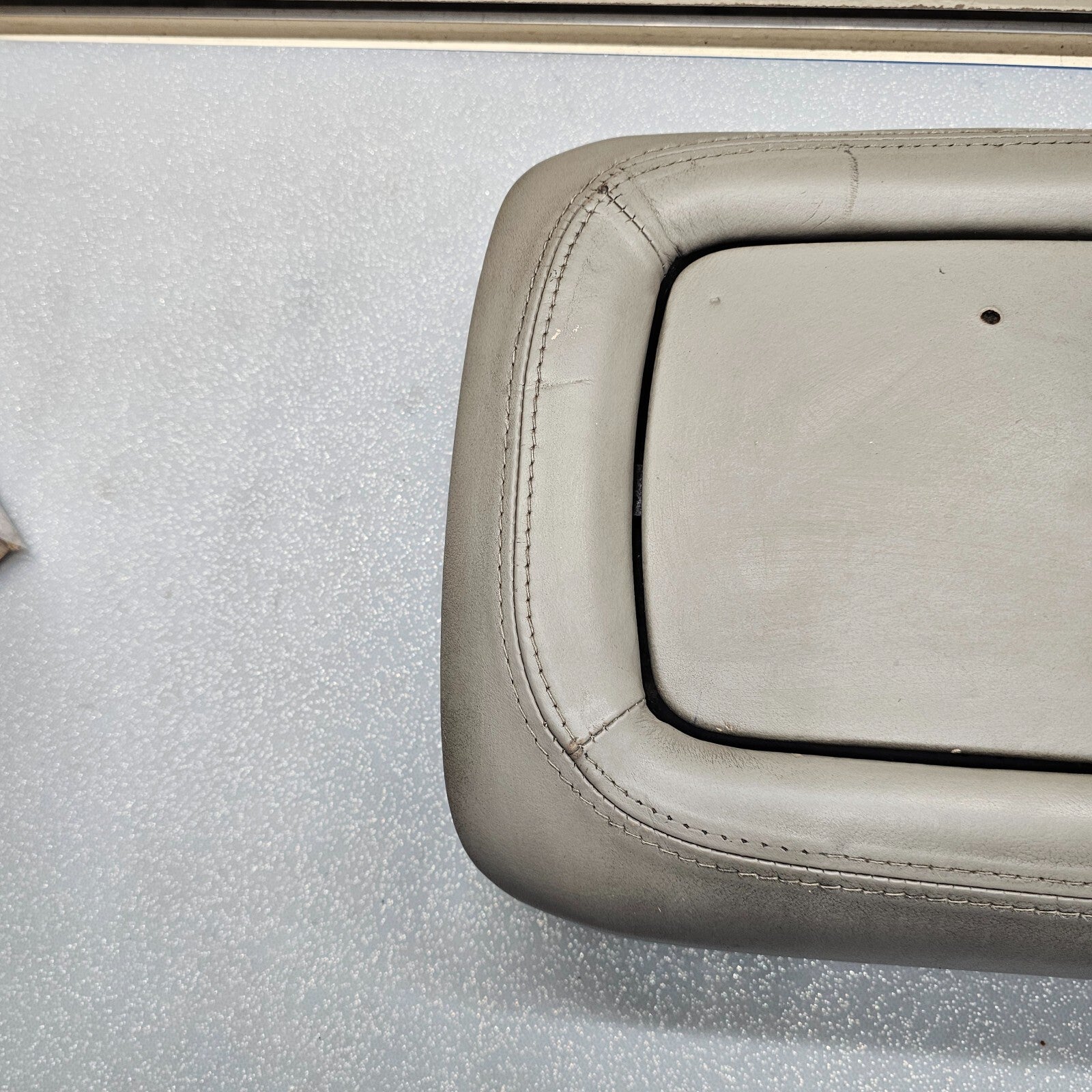 🔥01-02 Yukon Escalade Center Console Armrest Lid Cover Assembly LIGHT TAN L8