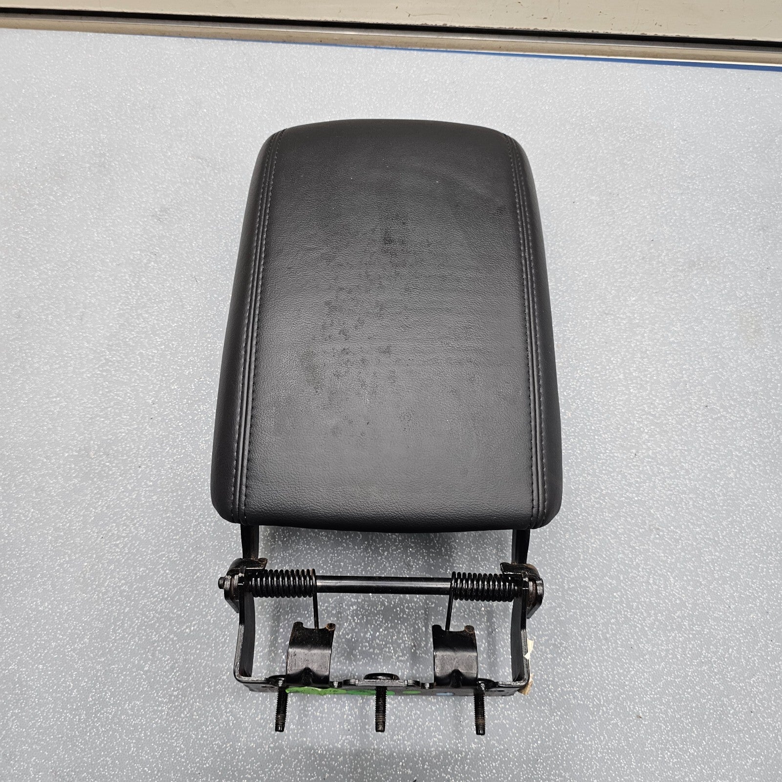 🔥10-16 Cadillac SRX Center Console Cover Lid Arm Rest Top Pad Assembly Black