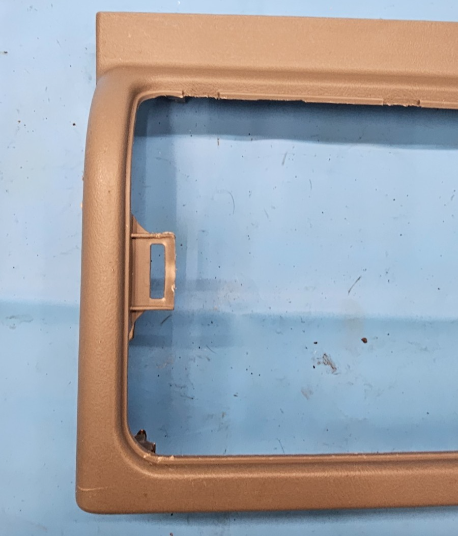 🔥03-06 CHEVY SILVERADO SIERRA DASH UPPER CENTER CONSOLE STORAGE CUBBY BEZEL TAN