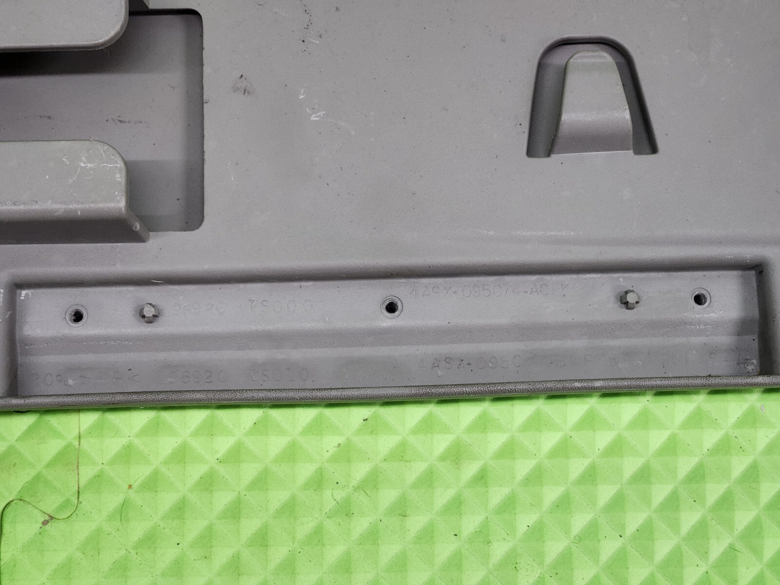 04-07 NISSAN ARMADA TITAN ARMREST CENTER CONSOLE ARM REST LID OEM TAN-BLACK