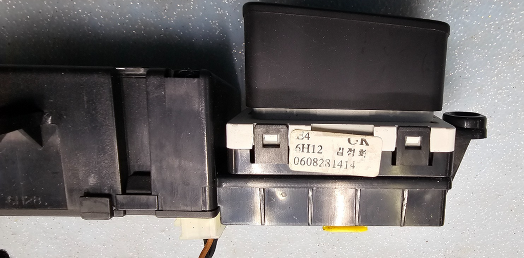 🔥06-10 Kia Sportage Hazard Switch Control Dash Digital Clock Display Time Bla