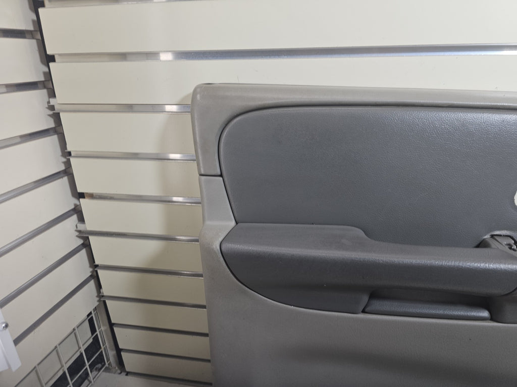 🔥02-09 CHEVY TRAILBLAZER Door Panel  Front LEFT Driver Arm Rest LIGHT GRAY D8