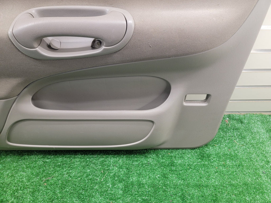 🔥2004-2006 Toyota Tundra Crew Cab DoorTrim Panel front right passenger gray D20