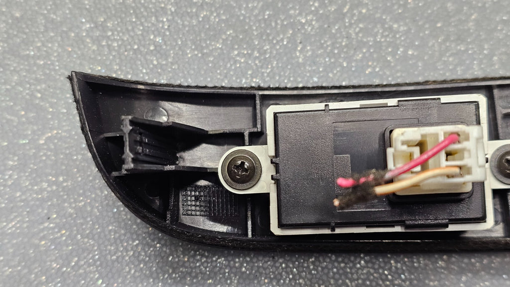 05-07 Sonata Dash Right Passenger Sensor Display Seat Belt Reminder Light Black