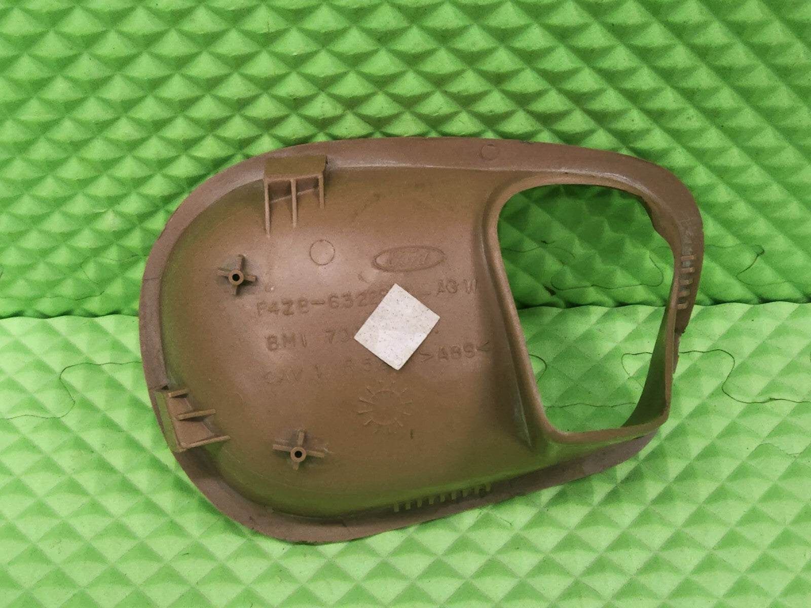 🔥1994-2004 Ford Mustang AGW PASSENGER DOOR RIGHT HANDLE CUP BEZEL TAN