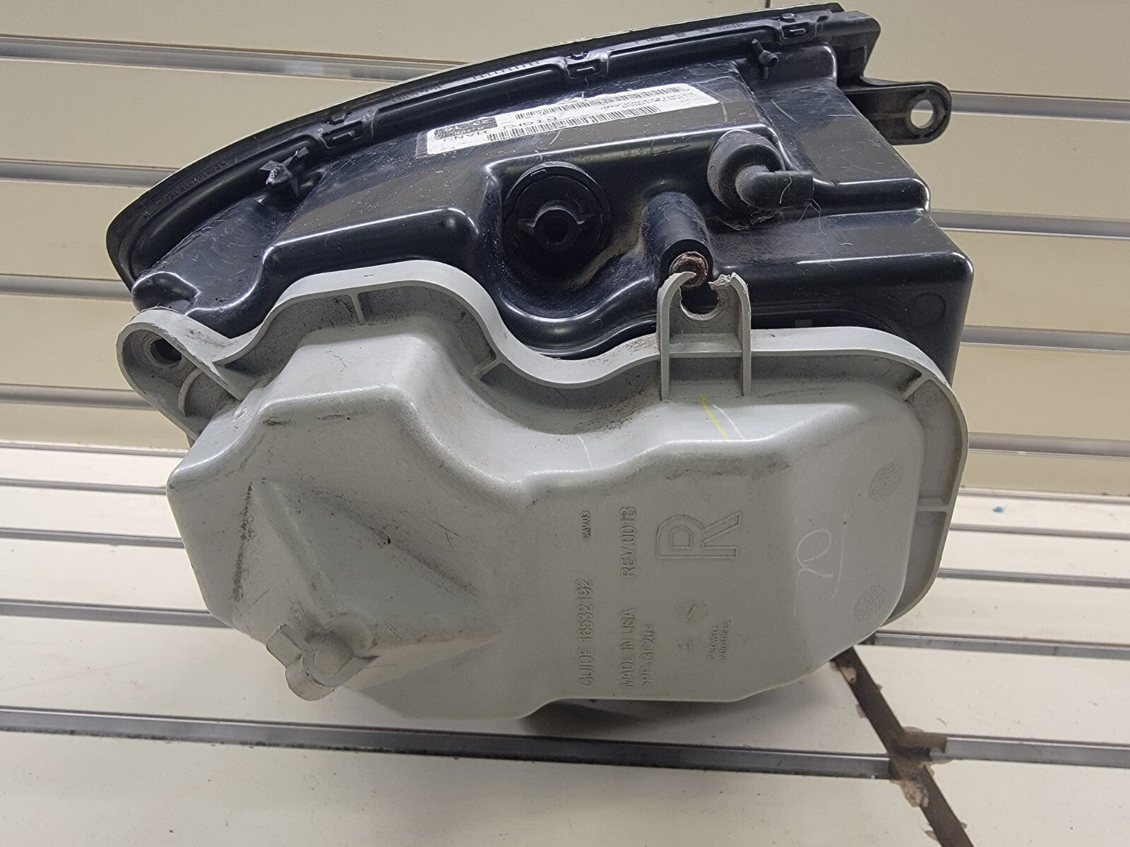 🔥 2005-2011 Cadillac STS Headlight headlamp passenger side right