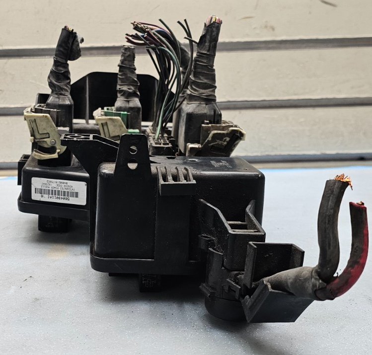 🔥02-05 Dodge Ram Engine TIPM Fuse Box Junction Body Control Distribution Module