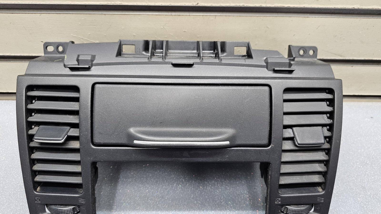 🔥07-12 Nissan VERSA Dash AM FM Radio Stereo Display Bezel Trim Panel Black B74