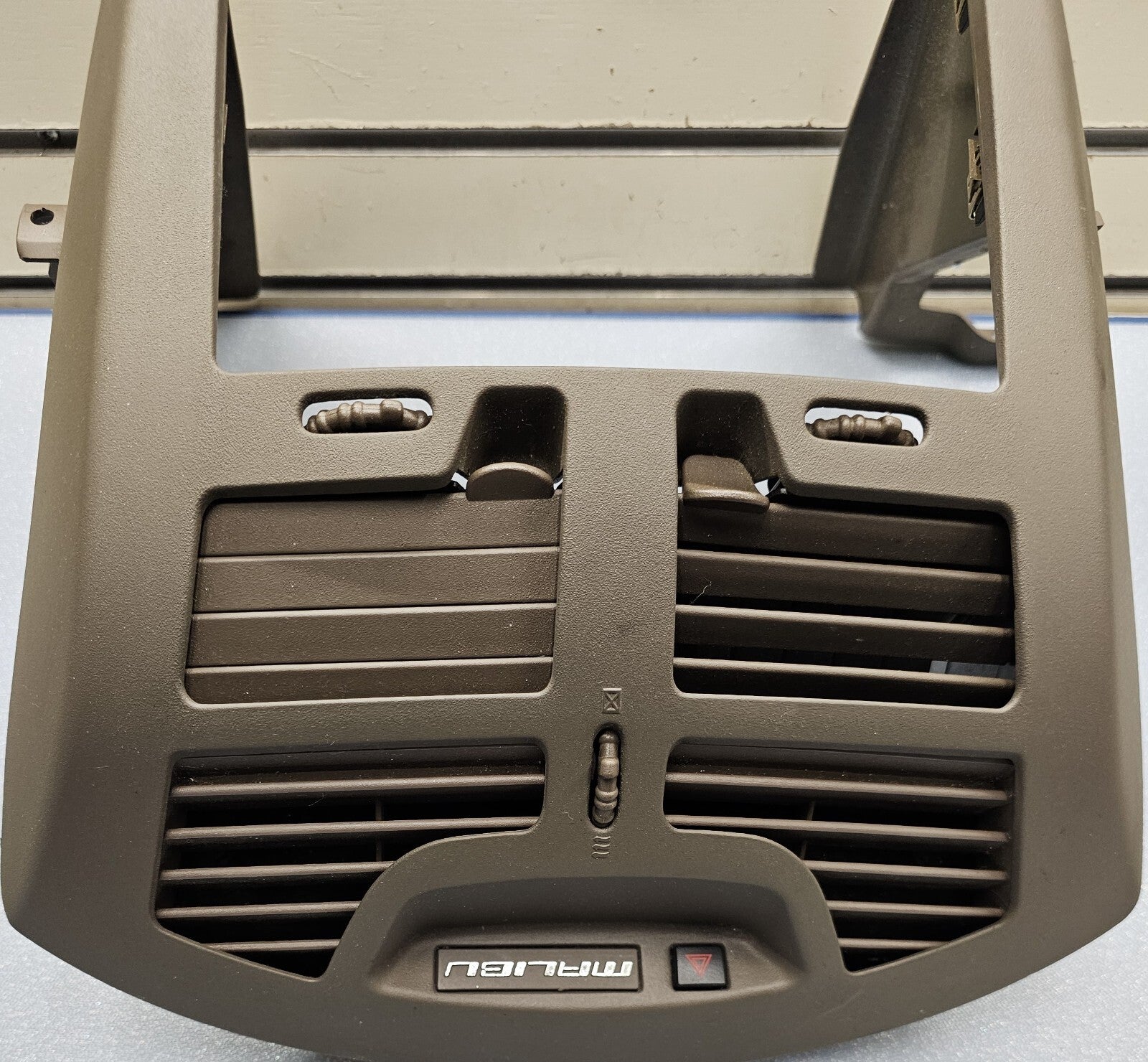🔥04-07 Chevy MALIBU Dash Center Bezel Radio Climate Air Vents TRIM Tan B7