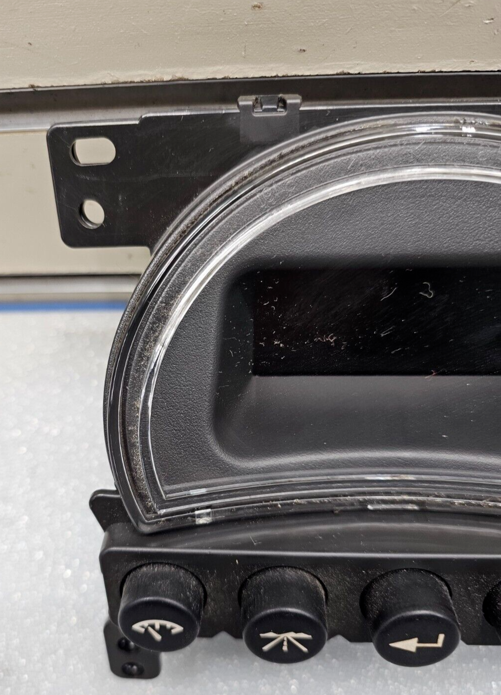 🔥04-08 PONTIAC GRAND PRIX 5 Button Info Display Screen Center Dash Bezel Switch
