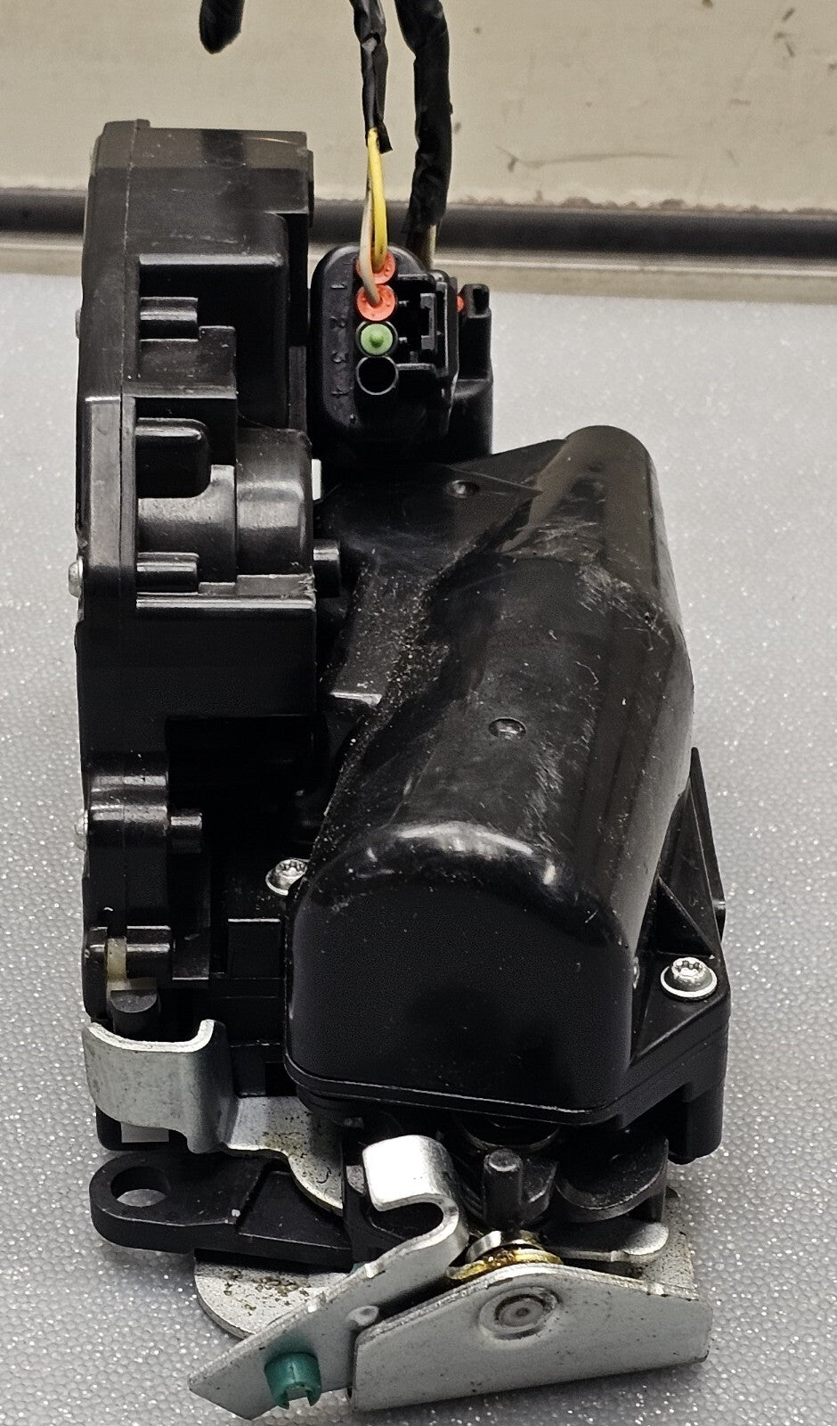 🔥06-14 Kia Sedona Entourage OEM Liftgate Tailgate Latch Lock Release Actuator
