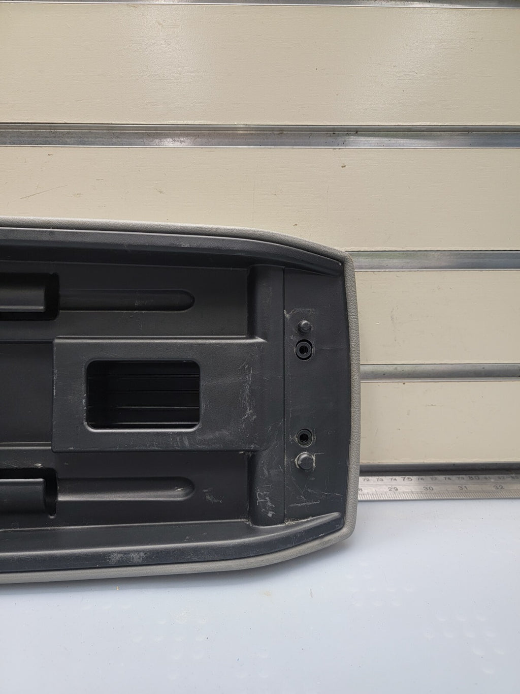 05-07 Chrysler 300 Dodge CHARGER Center Console ARMREST Lid Cover LIGHT GRAY L28