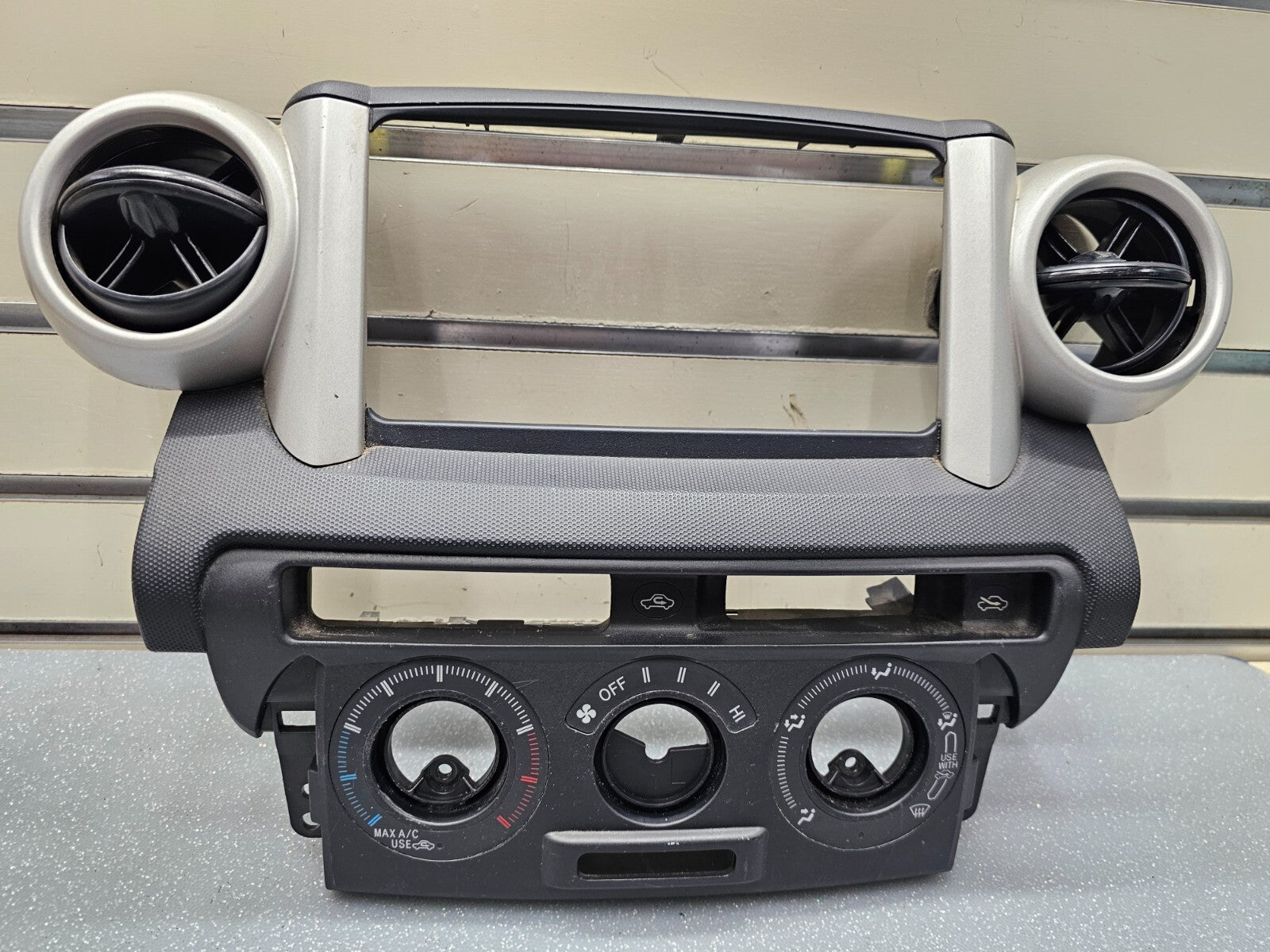 04-06 Scion XA Center Dash Radio Surround Bezel Trim Panel Climate Silver/black