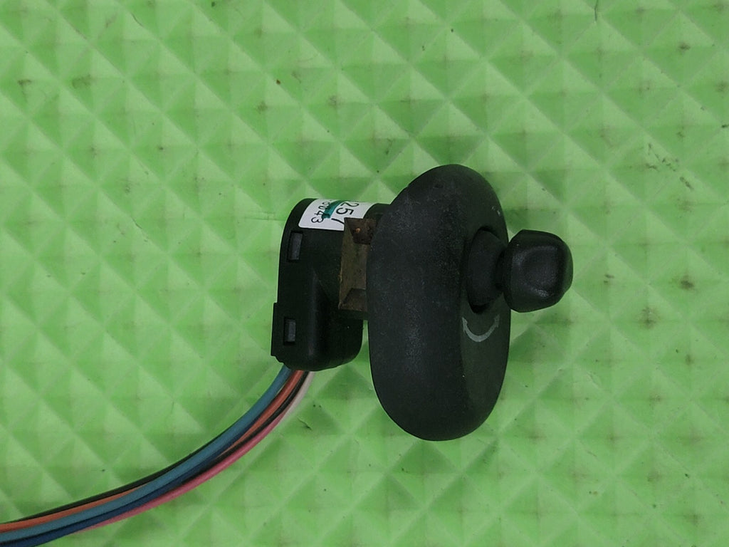 🔥02-04 Chevrolet Trailblazer Door Remote Mirror Switch SSR STANDARD BLACK SW7