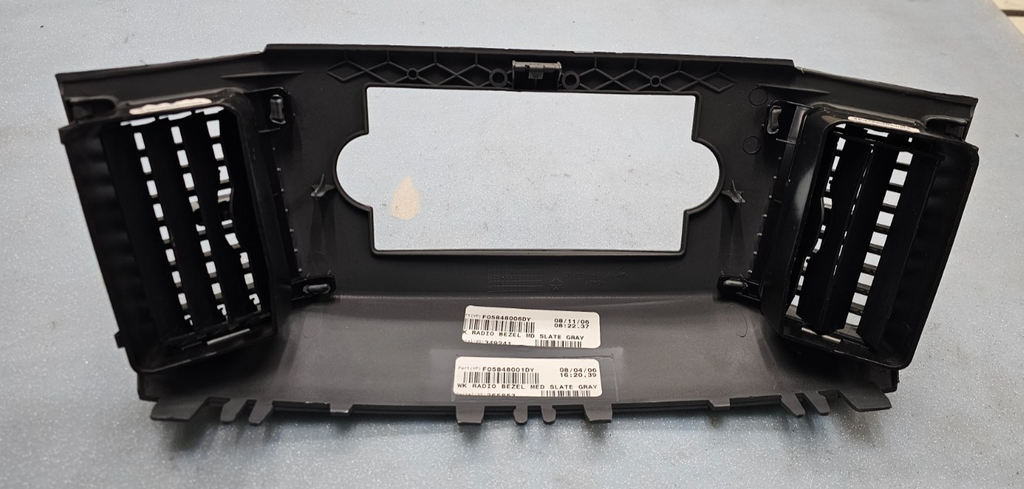 🔥2005-2007 Jeep Grand Cherokee Dash RADIO TRIM BEZEL W VENTS Gray B30