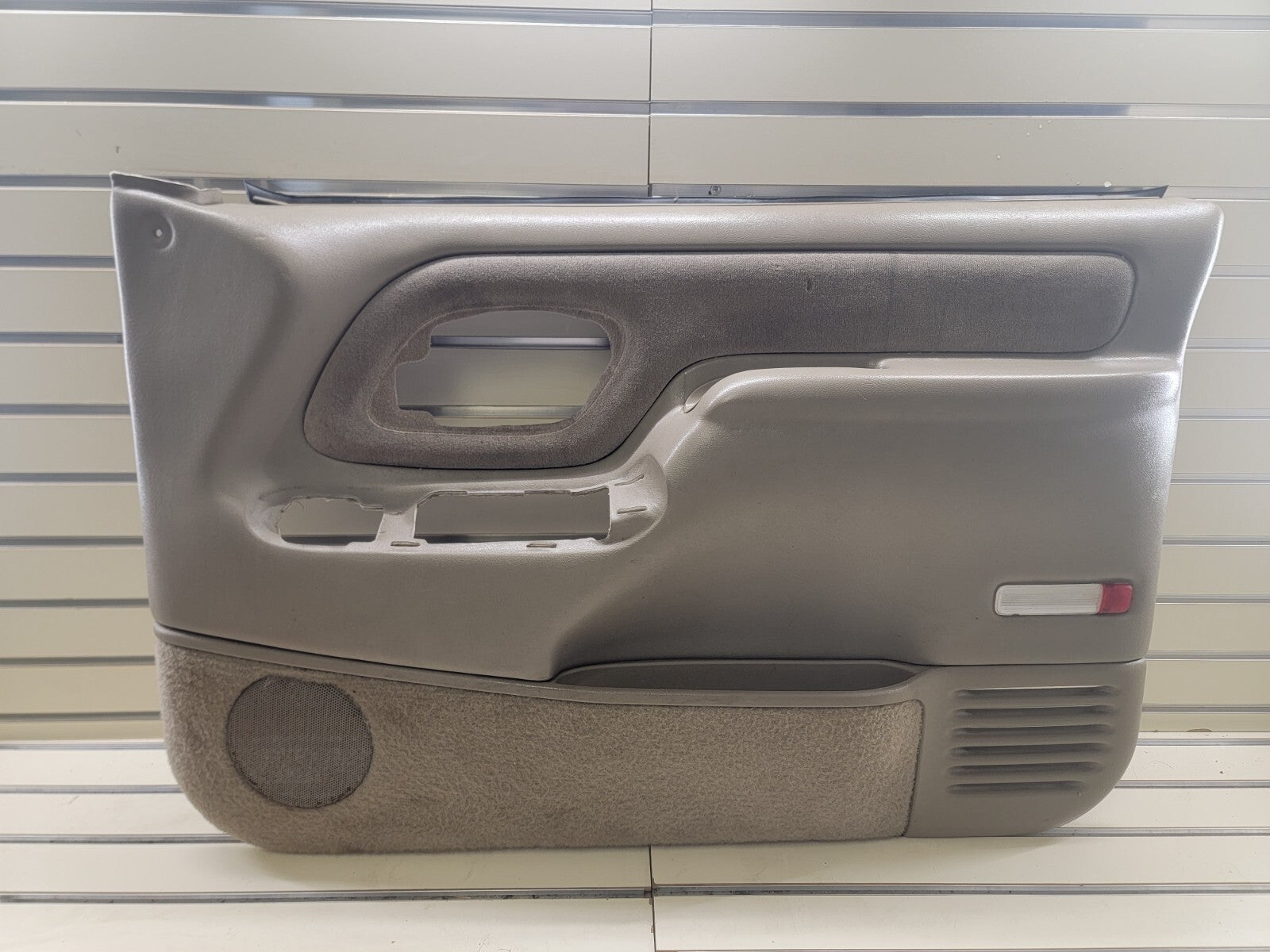 🔥95-99 Chevy GMC Silverado C/K DOOR PANEL Front RIGHT Passenger auto TAN R D2