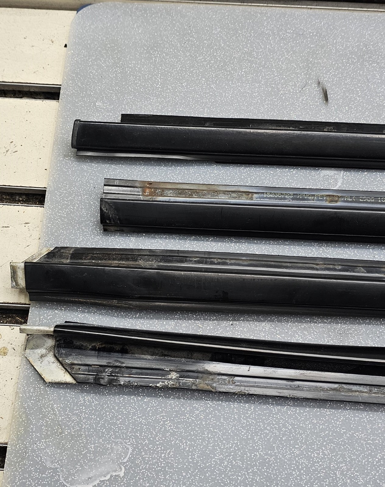 🔥03-07 SATURN ION 4-DOOR OUTSIDE WINDOW BELT TRIM MOLDINGS OEM GM